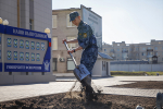 Курсанты и сотрудники вуза приняли участие в субботнике в преддверии Пасхи