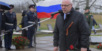 Курсанты почтили память героев и возложили цветы к воинскому захоронению Кондакопшино - Санкт-Петербургский университет ФСИН России