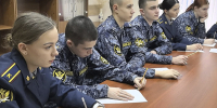 Всероссийский научный диктант - просветительская научно-популярная акция, направленная на привлечение внимания к вопросам развития науки, повышение уровня знаний об истории науки и техники и основных направлениях научно-технологического развития России. В этом году состоялся второй Всероссийский научный диктант, приуроченный к Дню российской науки. Старт мероприятию был дан в 2025 году, к 100-летию со дня образования Академии наук СССР. Участие во втором Всероссийском научном диктанте - это отличная возможность: проверить свои знания об истории Академии наук; открыть для себя увлекательные факты о развитии науки в СССР; узнать о великих достижениях советских ученых, которые навсегда изменили облик нашего мира. В этом году провёл диктант директор Кунсткамеры и академик Андрей Головнёв. Участниками события стали больше 7 тысяч человек. При этом география участников достаточно широкая: от Москвы и Петербурга до Прокопьевска и Брянска, от Якутска и Магадана до Севастополя, Донецк и Луганск, а также иностранцы из дружественных стран. К мероприятию присоединились и курсанты Университета. - Научный диктант стал для меня настоящей проверкой знаний и возможностью погрузиться в атмосферу науки. Было интересно сравнить свои силы с однокурсниками и убедиться, насколько важно постоянно пополнять багаж знаний. Я получил огромное удовольствие от участия и теперь с нетерпением жду новых подобных мероприятий! – поделился впечатлениями участник научного диктанта курсант Антон Подгорный. - Санкт-Петербургский университет ФСИН России